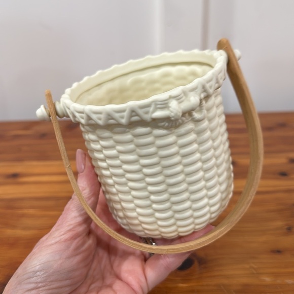 NEW PartyLite Nantucket Basket Bisque Porcelain Candle Holder - Picture 6 of 8